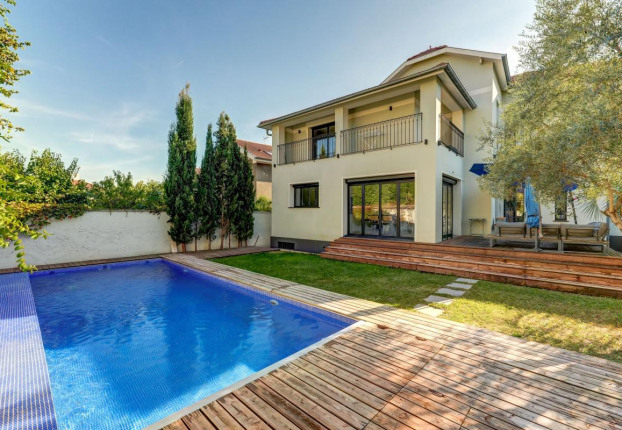 Maison 6 pièces 203 m² · à Bron · 203 m² · 1 100 000 €