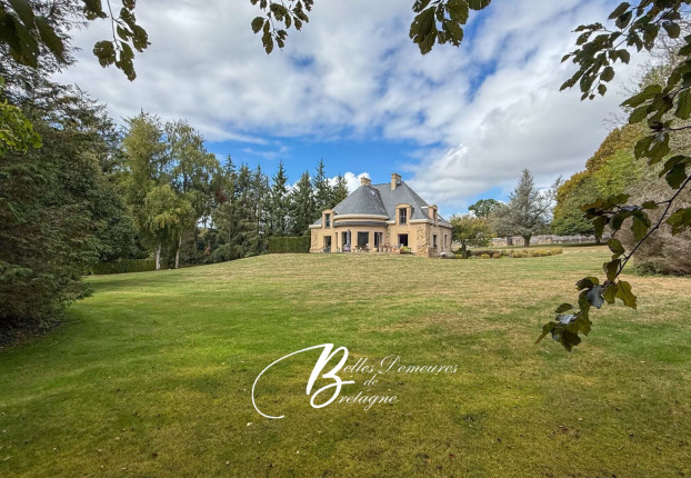 Maison 10 pièces 253 m² · à Châteaulin · 253 m² · 676 000 €