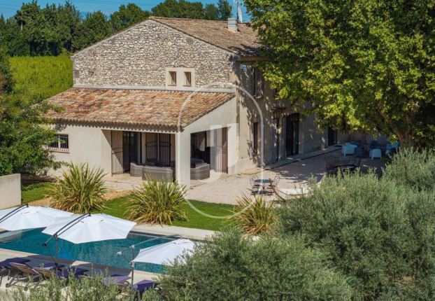 Maison 8 pièces 341 m² · à Châteaurenard · 341 m² · 1 590 000 €