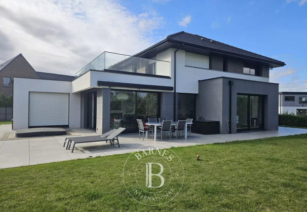 Maison 6 pièces 190 m² · à Mérignies · 190 m² · 899 000 €