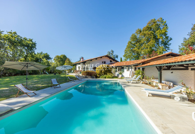 Maison 13 pièces 263 m² · à Arbonne · 263 m² · 2 750 000 €