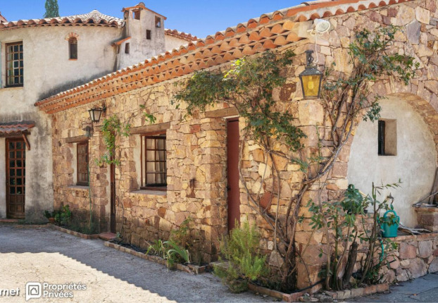 Maison 7 pièces 220 m² · à Théoule-sur-Mer · 220 m² · 1 200 000 €