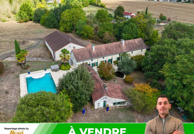 Maison 15 pièces 583 m² · à Thuré · 583 m² · 735 000 €