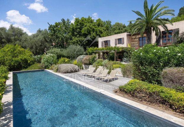 Maison 7 pièces 250 m² · à Châteauneuf-Grasse · 250 m² · 2 250 000 €
