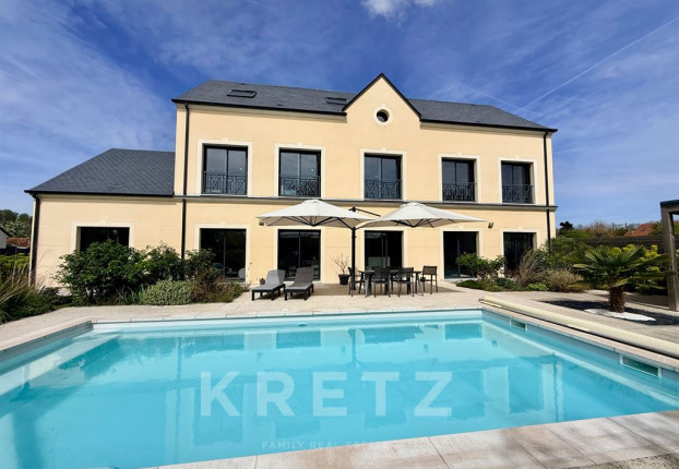 Maison 9 pièces 320 m² · à Maintenon · 320 m² · 899 000 €