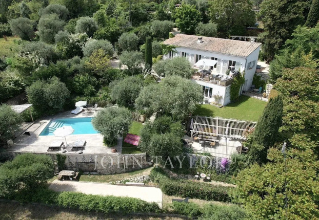 Maison 8 pièces 236 m² · à Grasse · 236 m² · 1 595 000 €