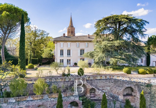 Maison 12 pièces 480 m² · à Gaillac · 480 m² · 930 000 €