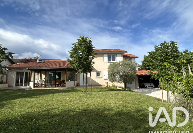 Maison 6 pièces 197 m² · à Zone Centrale, Chaponost · 197 m² · 840 000 €