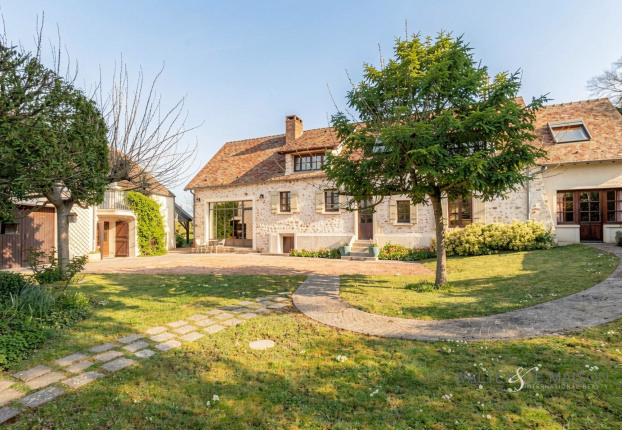 Maison 10 pièces 290 m² · à Villiers-Saint-Fréderic · 290 m² · 898 000 €