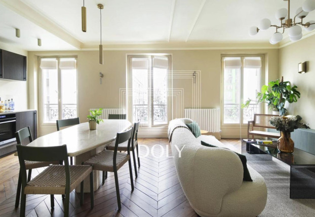 Appartement 3 pièces 65 m² · à Saint Thomas d'Aquin, Paris 7ème · 65 m² · 1 200 000 €