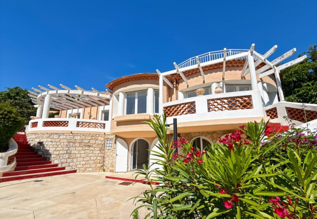 Maison 8 pièces 260 m² · à Antibes · 260 m² · 1 635 000 €