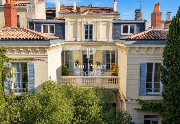 Maison 8 pièces 310 m² · à Hôtel de Ville-Quinconce-Saint Seurin-Fondaudège, Bordeaux · 310 m² · 1 820 000 €