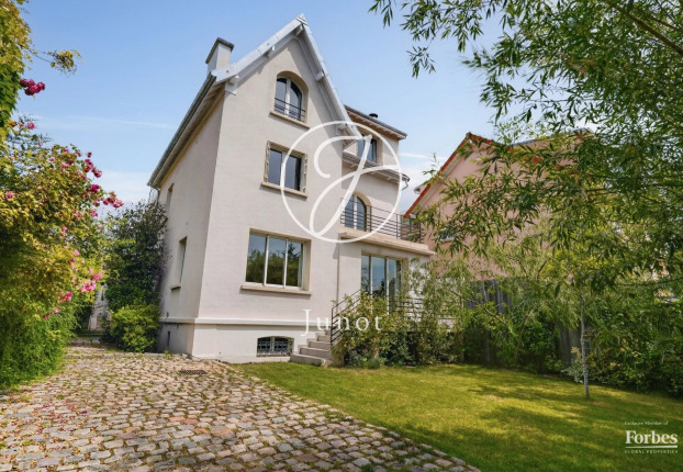 Maison 8 pièces 265 m² · à Garches · 265 m² · 1 790 000 €