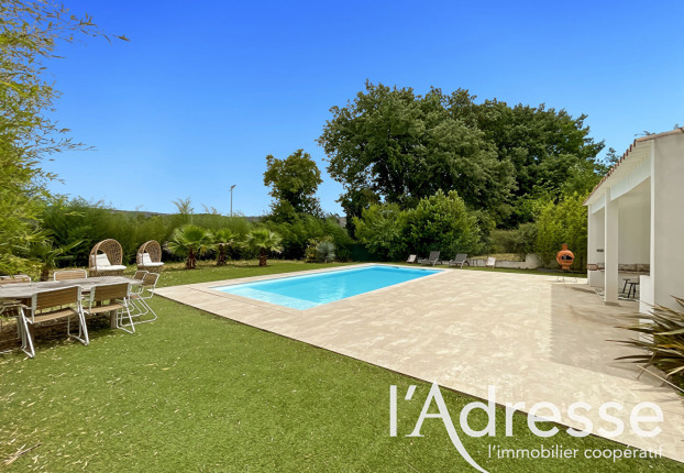 Maison 5 pièces 165 m² · à La Destrousse · 165 m² · 749 000 €