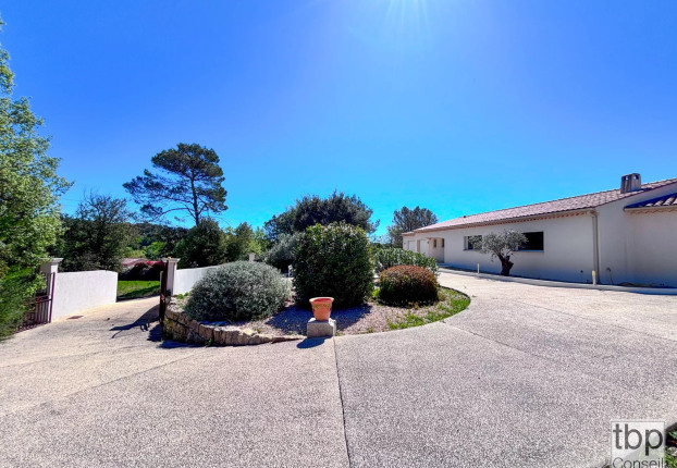 Maison 5 pièces 200 m² · à Ollières · 200 m² · 989 000 €