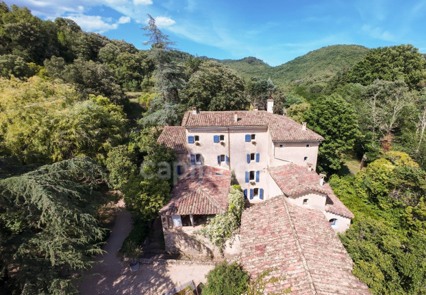Maison 15 pièces 525 m² · à Saint-Sébastien-d'Aigrefeuille · 525 m² · 1 220 000 €