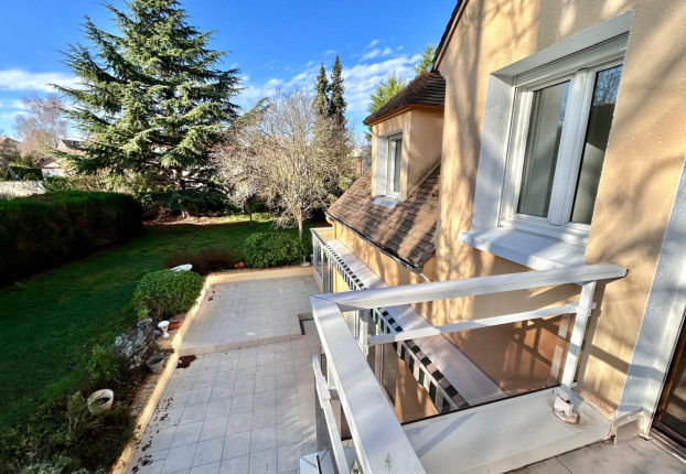 Maison 11 pièces 240 m² · à Bougival · 240 m² · 1 190 000 €