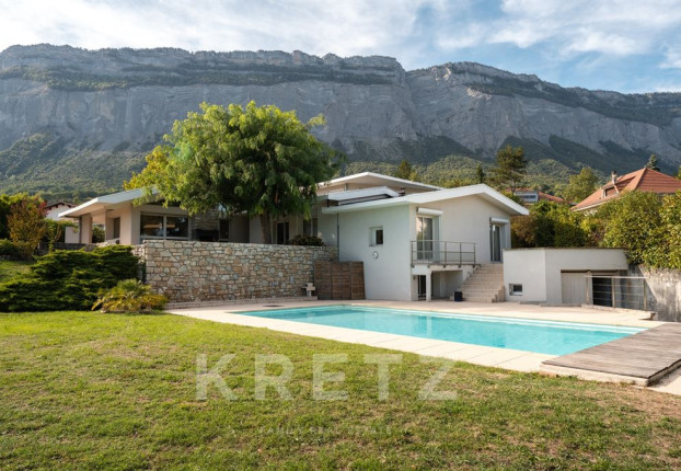 Maison 10 pièces 307 m² · à Biviers · 307 m² · 1 080 000 €