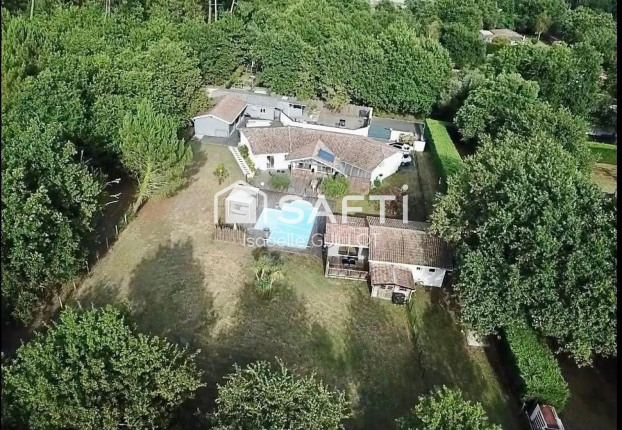 Maison 9 pièces 240 m² · à Biganos · 240 m² · 940 000 €