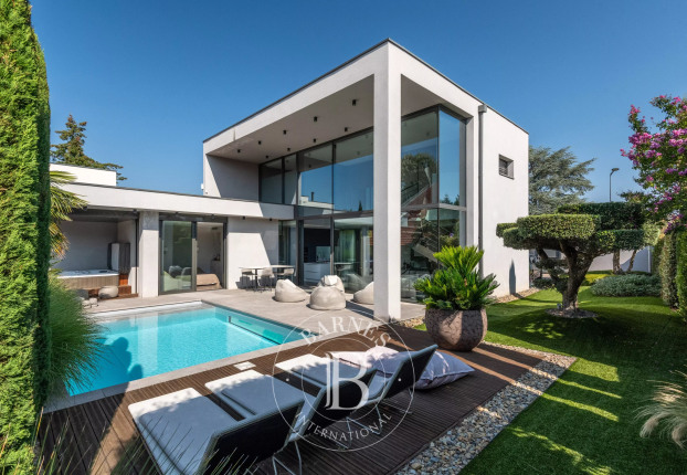 Maison 5 pièces 220 m² · à Sainte-Foy-lès-Lyon · 220 m² · 1 790 000 €