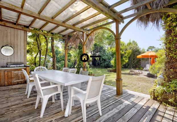 Maison 9 pièces 308 m² · à Arès · 308 m² · 988 000 €