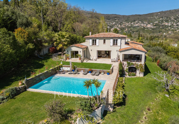 Maison 9 pièces 305 m² · à Châteauneuf-Grasse · 305 m² · 2 350 000 €