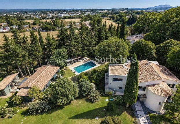 Maison 8 pièces 300 m² · à Aix-en-Provence · 300 m² · 1 990 000 €