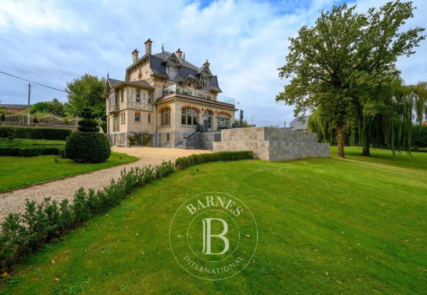 Maison 8 pièces 500 m² · à Mons-en-Pévèle · 500 m² · 1 990 000 €