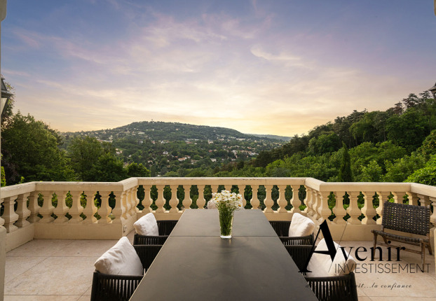 Maison 9 pièces 500 m² · à Caluire-Et-Cuire · 500 m² · 3 300 000 €
