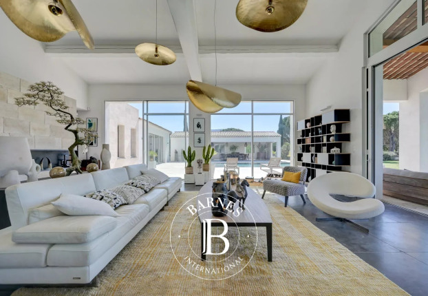Maison 7 pièces 360 m² · à Jouques · 360 m² · 2 150 000 €