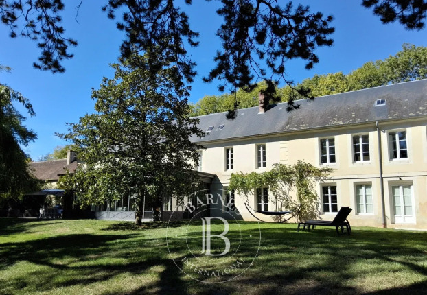 Maison 11 pièces 470 m² · à Mortagne-au-Perche · 470 m² · 1 580 000 €
