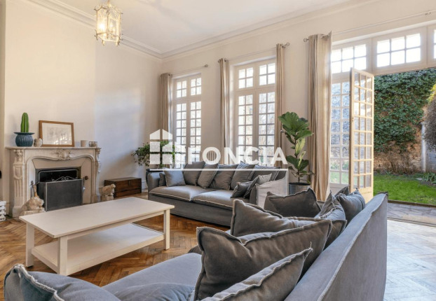 Maison 9 pièces 280 m² · à Rochefort · 280 m² · 589 000 €
