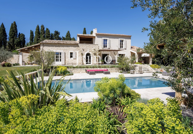 Maison 8 pièces 200 m² · à Saint-Rémy-de-Provence · 200 m² · 2 520 000 €