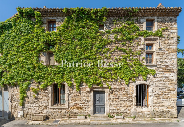 Maison 5 pièces 340 m² · à Grignan · 340 m² · 530 000 €