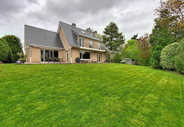 Maison 7 pièces 210 m² · à La Chapelle-d'Armentières · 210 m² · 745 000 €