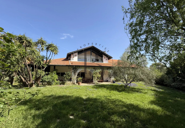 Maison 5 pièces 292 m² · à Urrugne · 292 m² · 1 060 000 €