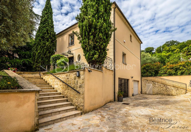 Maison 7 pièces 180 m² · à Médan · 180 m² · 1 390 000 €