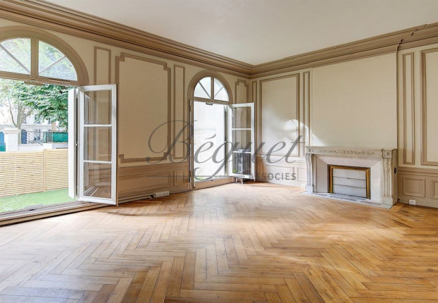 Maison 8 pièces 330 m² · à Tours · 330 m² · 1 560 000 €