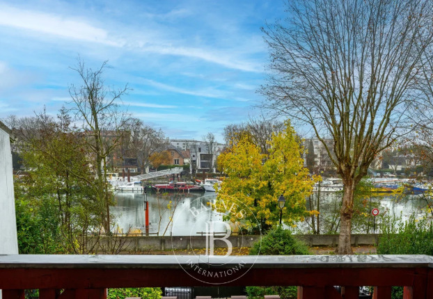 Maison 9 pièces 350 m² · à Joinville-le-Pont · 350 m² · 2 300 000 €