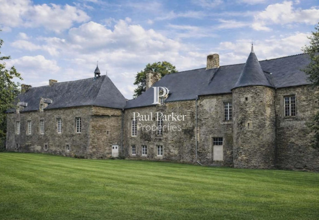 Maison 10 pièces 600 m² · à Ploërmel · 600 m² · 518 000 €
