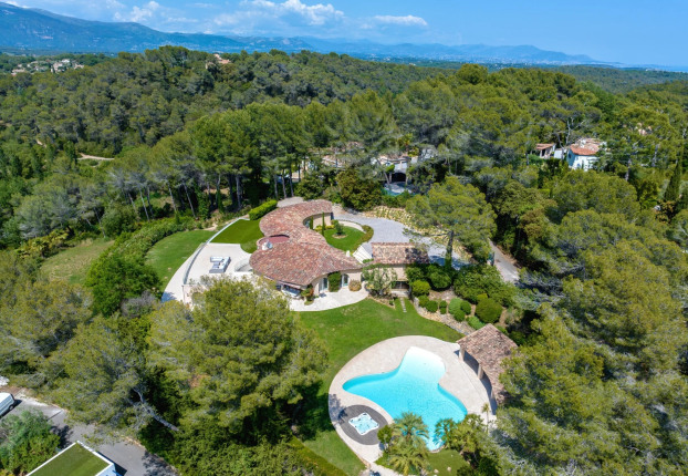 Maison 10 pièces 540 m² · à Village-le Val-Cabrieres, Mougins · 540 m² · 3 790 000 €