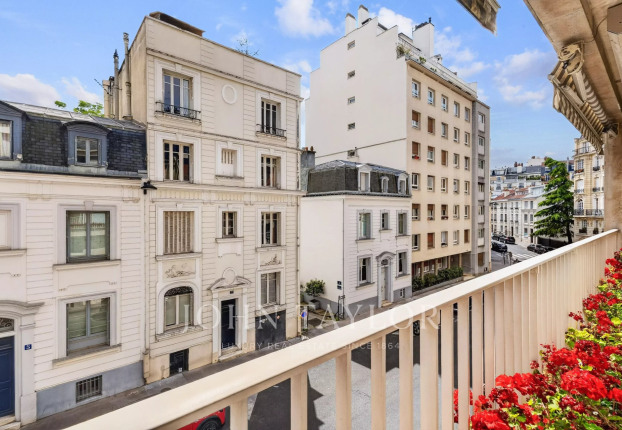 Maison 8 pièces 300 m² · à Auteuil Nord, Paris 16ème · 300 m² · 2 995 000 €