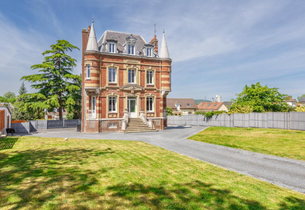 Maison 10 pièces 259 m² · à Grand-Couronne · 259 m² · 575 000 €