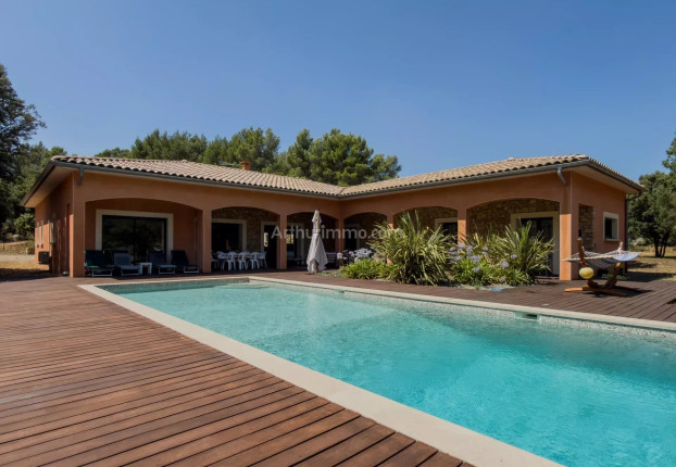 Maison 5 pièces 200 m² · à Tourtour · 200 m² · 956 800 €