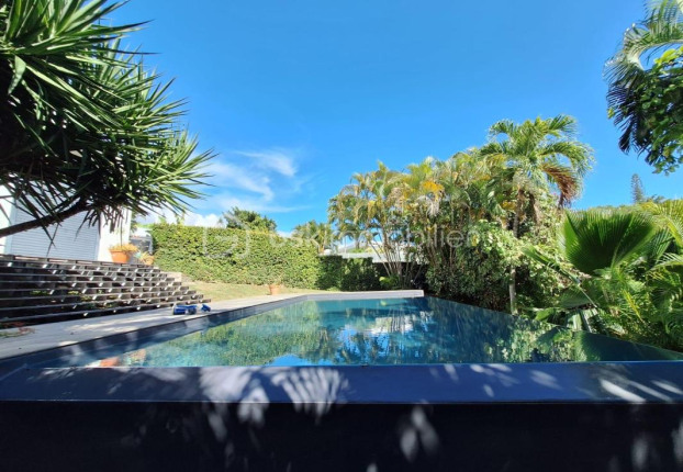 Maison 6 pièces 163 m² · à Le Gosier · 163 m² · 795 000 €