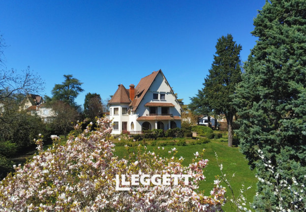 Maison 16 pièces 450 m² · à Chazelles-sur-Lyon · 450 m² · 790 000 €