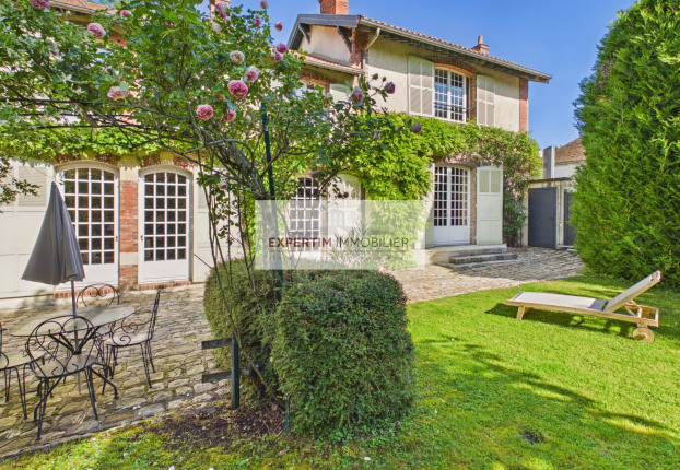 Maison 8 pièces 240 m² · à Le Chesnay · 240 m² · 1 150 000 €
