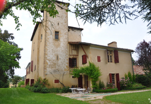Maison 13 pièces 645 m² · à Aurignac · 645 m² · 690 000 €