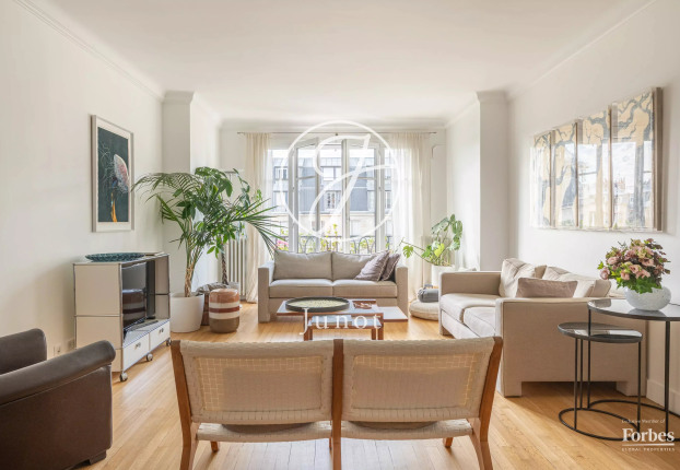 Appartement 6 pièces 174 m² · à Paris 7ème · 174,5 m² · 2 480 000 €