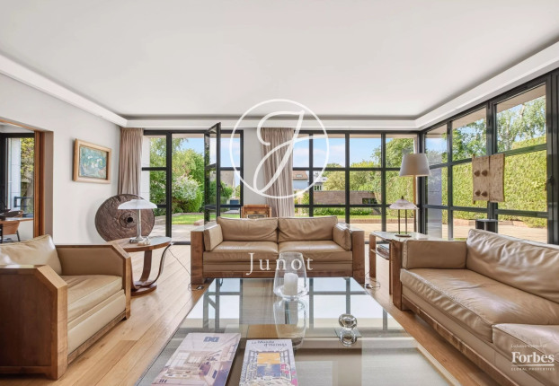 Maison 9 pièces 218 m² · à Montretout, Saint-Cloud · 217,7 m² · 2 780 000 €